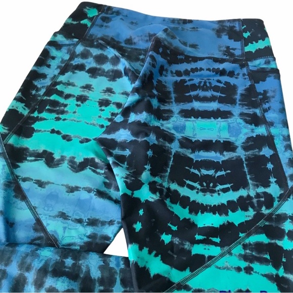 Old Navy Tie-Dyed Side-Pocket Crop Leggings - Picture 2 of 3